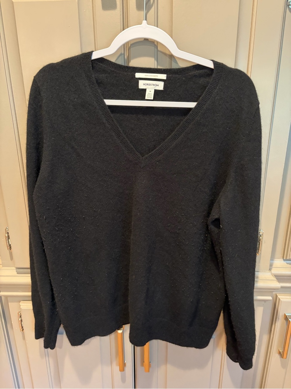 Nordstrom Black V-Neck Cashmere-Blend Sweater